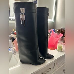 Givenchy Shark boots blk size 40 ( will fit 9.5-10), these are regular fit!